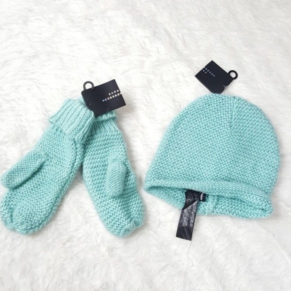 Zara Accessories - Zara set of beanie gloves mittens